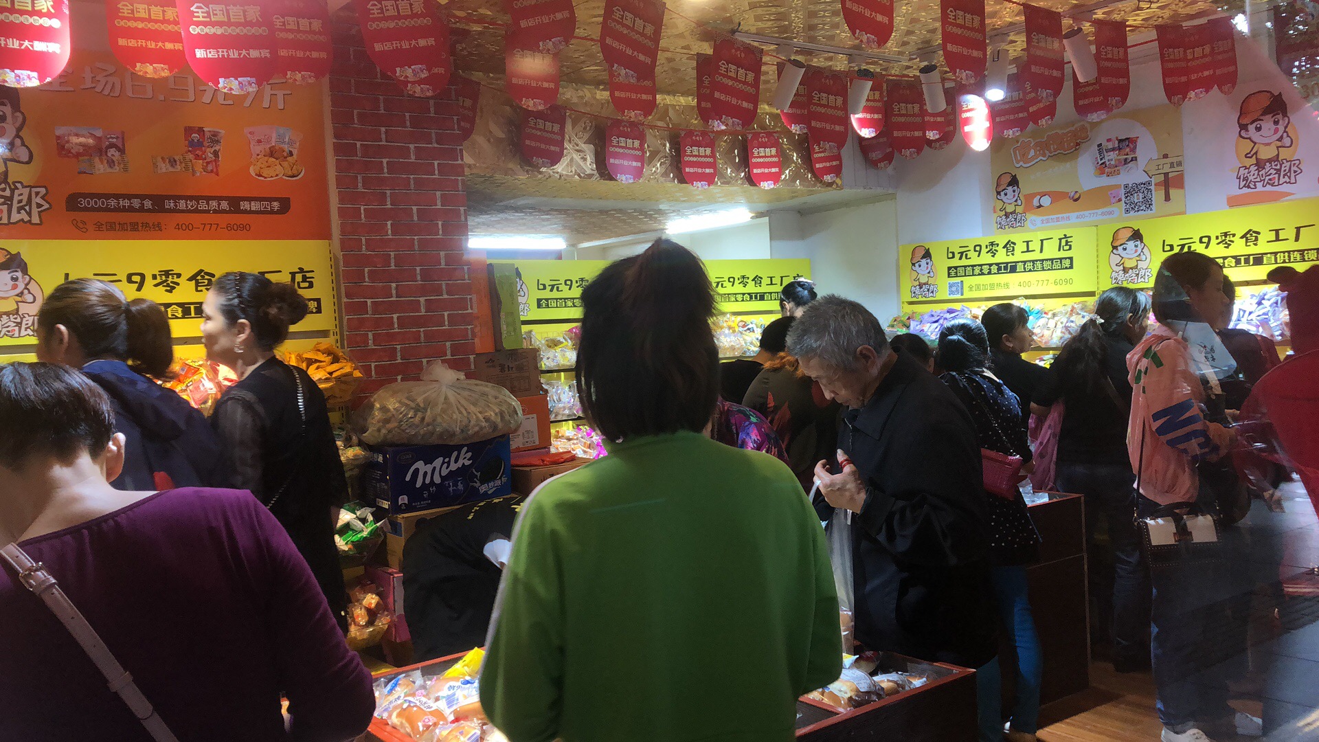 零食加盟選擇饞嘴郎，創業省心更省力！