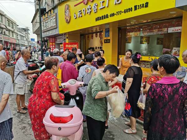 零食加盟店沒人進店怎么辦，增加進店率的方法有哪些？
