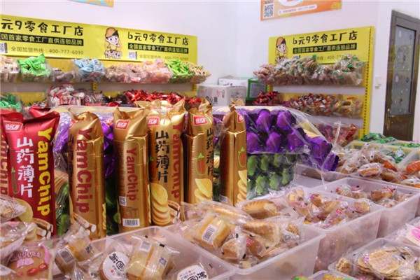 零食加盟店導購技巧：5米關(guān)注、3米注視、1米搭話